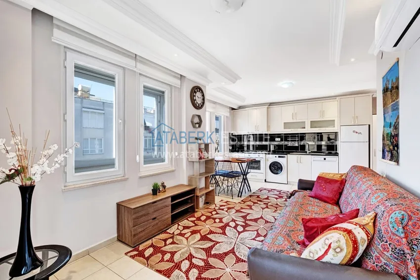 Purchase  Turnkey one-bedroom apartment with a glazed balcony near Cleopatra Beach - Alanya Center 2 