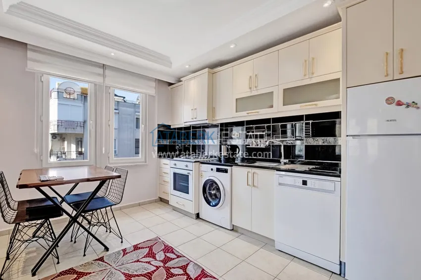 Purchase  Turnkey one-bedroom apartment with a glazed balcony near Cleopatra Beach - Alanya Center 5 