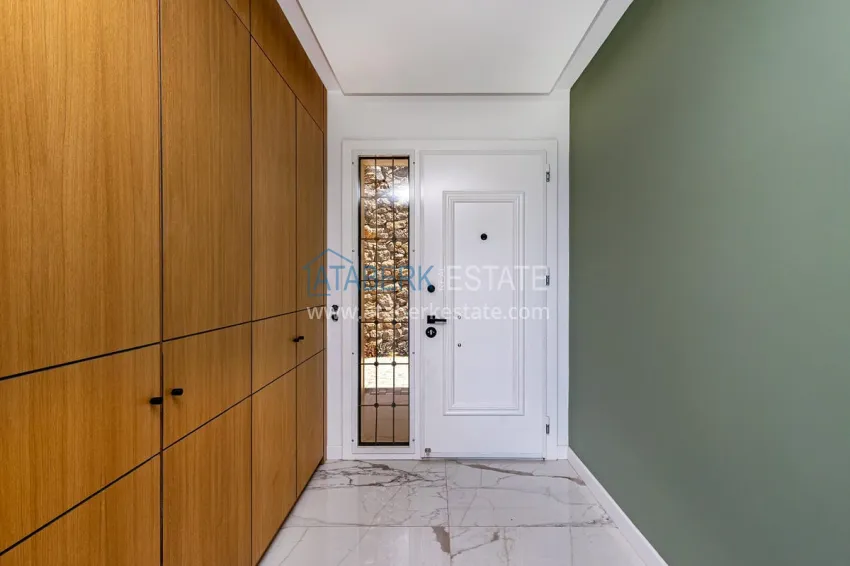 Purchase Exclusive project of a private villa in high-tech style in the Kargicak area 1