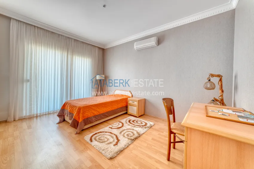 Purchase  Linear five-room turnkey apartment with separate kitchen in the center of Alanya 13 