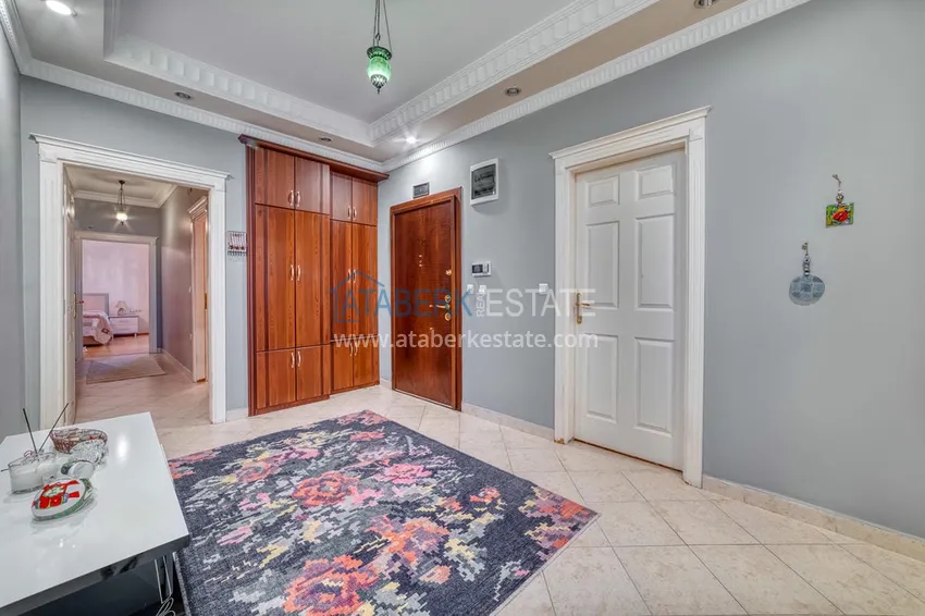 Purchase  Linear five-room turnkey apartment with separate kitchen in the center of Alanya 1 