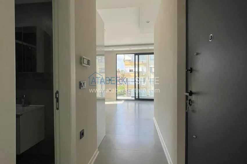 Purchase 1+1 apartment in the center of Alanya in a new modern complex - Cleopatra beach area 2 