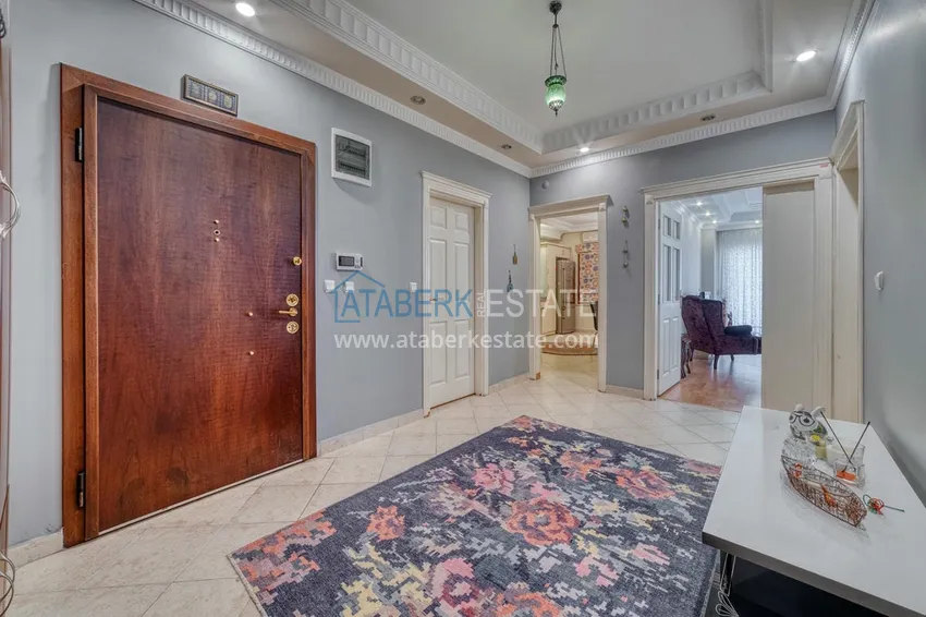 Purchase  Linear five-room turnkey apartment with separate kitchen in the center of Alanya 2 