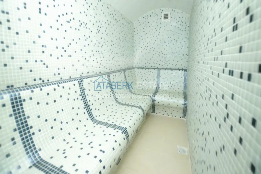 One bedroom apartment with furniture and sea views. Cleopatra beach area, Alanya city center. 13 