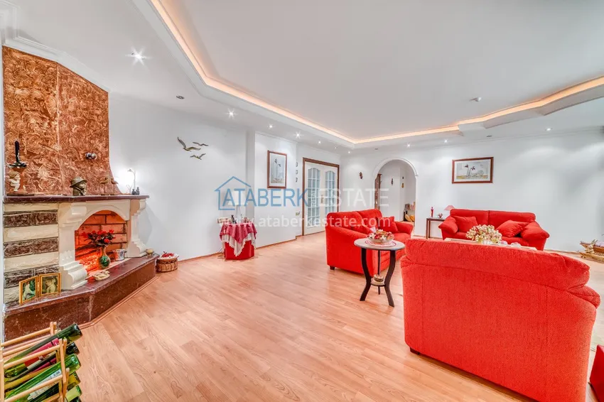 Purchase Linear 4+1 apartment with a modern interior in a complex on the beachfront in Alanya, Oba district 10 