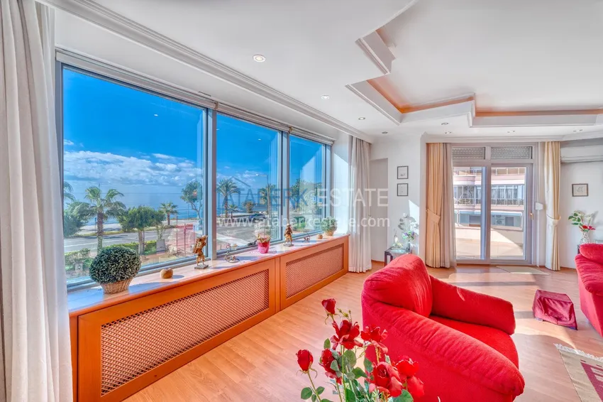 Purchase Linear 4+1 apartment with a modern interior in a complex on the beachfront in Alanya, Oba district 12 