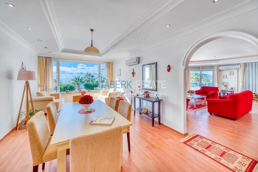 Purchase Linear 4+1 apartment with a modern interior in a complex on the beachfront in Alanya, Oba district 14 