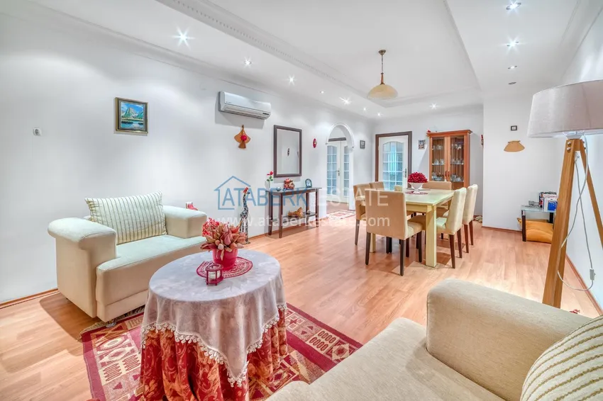 Purchase Linear 4+1 apartment with a modern interior in a complex on the beachfront in Alanya, Oba district 17 