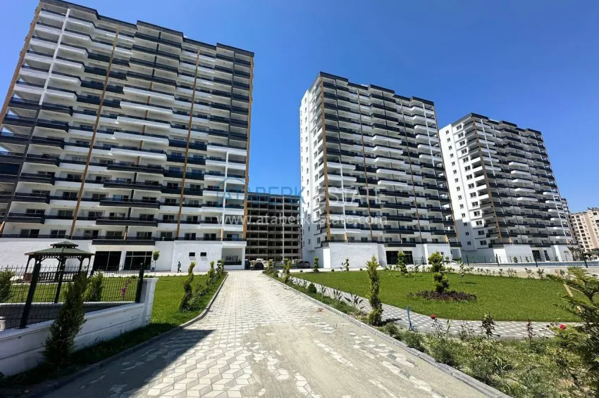 Urgent sale: Spacious apartment with sea view in Mersin, Tomyuk 1 