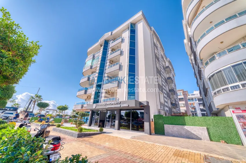 Linear 4+1 apartment with a modern interior in a complex on the beachfront in Alanya, Oba district 2 