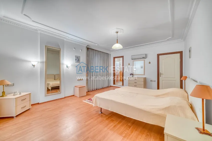 Purchase Linear 4+1 apartment with a modern interior in a complex on the beachfront in Alanya, Oba district 28 