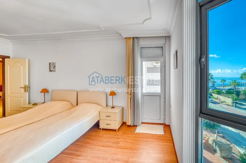 Purchase Linear 4+1 apartment with a modern interior in a complex on the beachfront in Alanya, Oba district 29 