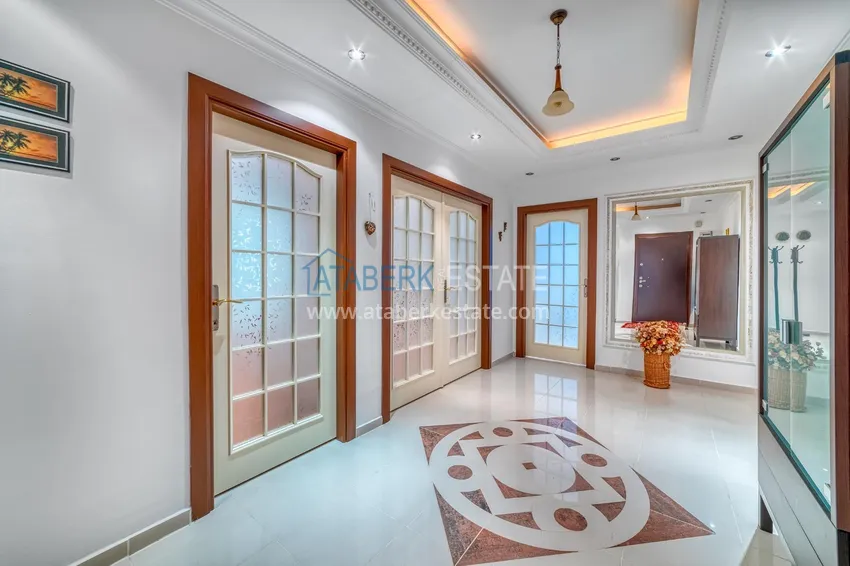 Purchase Linear 4+1 apartment with a modern interior in a complex on the beachfront in Alanya, Oba district 2 