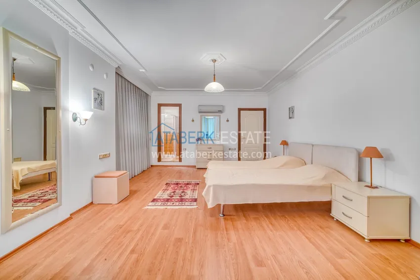 Purchase Linear 4+1 apartment with a modern interior in a complex on the beachfront in Alanya, Oba district 33 