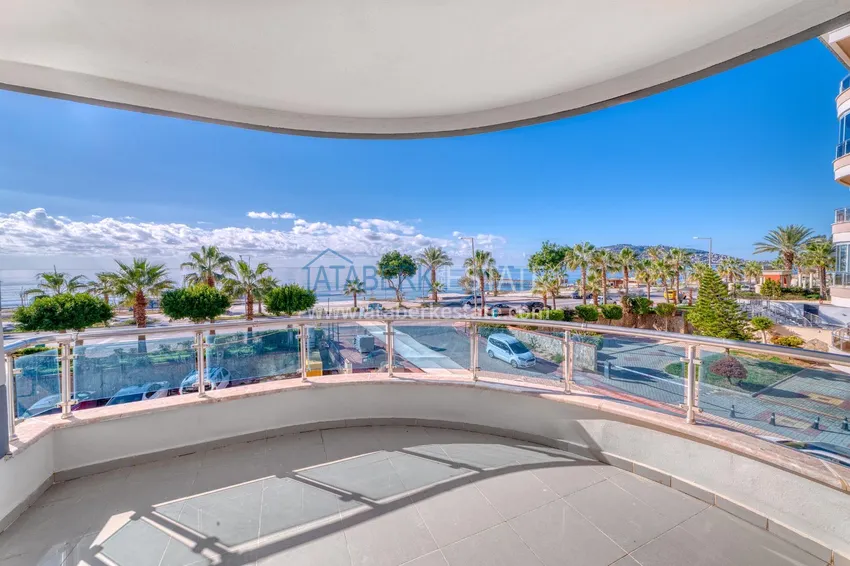 Purchase Linear 4+1 apartment with a modern interior in a complex on the beachfront in Alanya, Oba district 38 