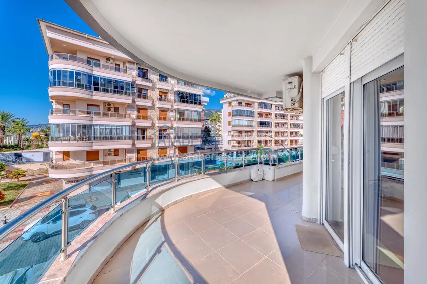 Purchase Linear 4+1 apartment with a modern interior in a complex on the beachfront in Alanya, Oba district 39 