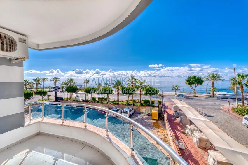 Purchase Linear 4+1 apartment with a modern interior in a complex on the beachfront in Alanya, Oba district 40 