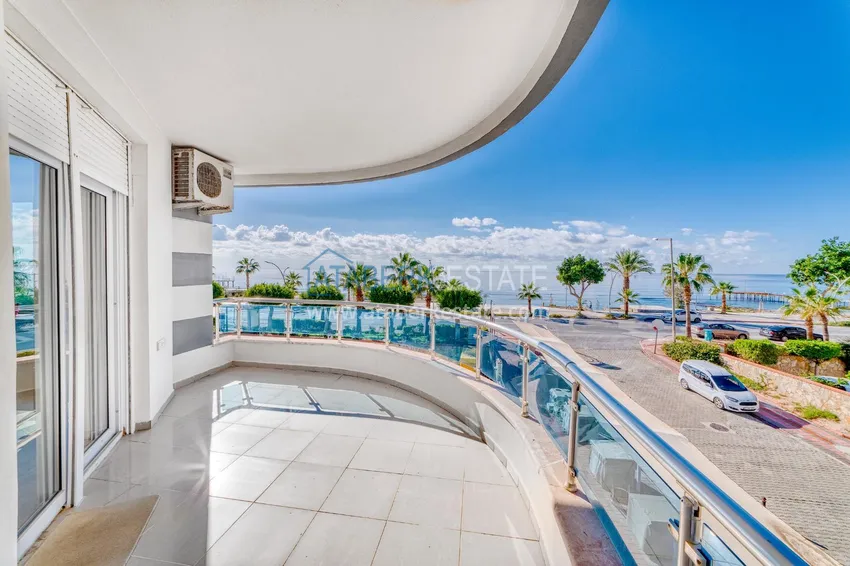 Purchase Linear 4+1 apartment with a modern interior in a complex on the beachfront in Alanya, Oba district 41 