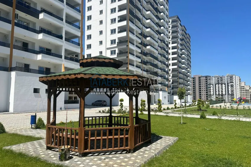 Urgent sale: Spacious apartment with sea view in Mersin, Tomyuk 3 