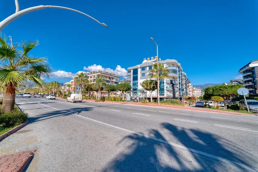 Linear 4+1 apartment with a modern interior in a complex on the beachfront in Alanya, Oba district 5 