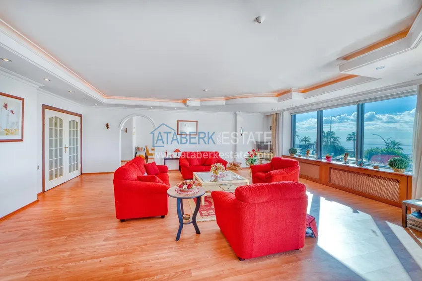 Purchase Linear 4+1 apartment with a modern interior in a complex on the beachfront in Alanya, Oba district 9 