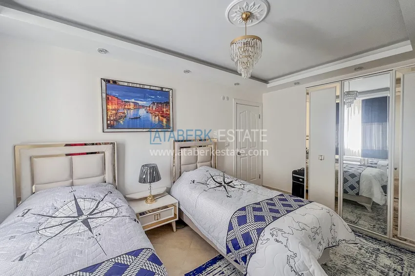 Purchase Two-bedroom apartment with new furniture and a glazed balcony in Mahmutlar 18 