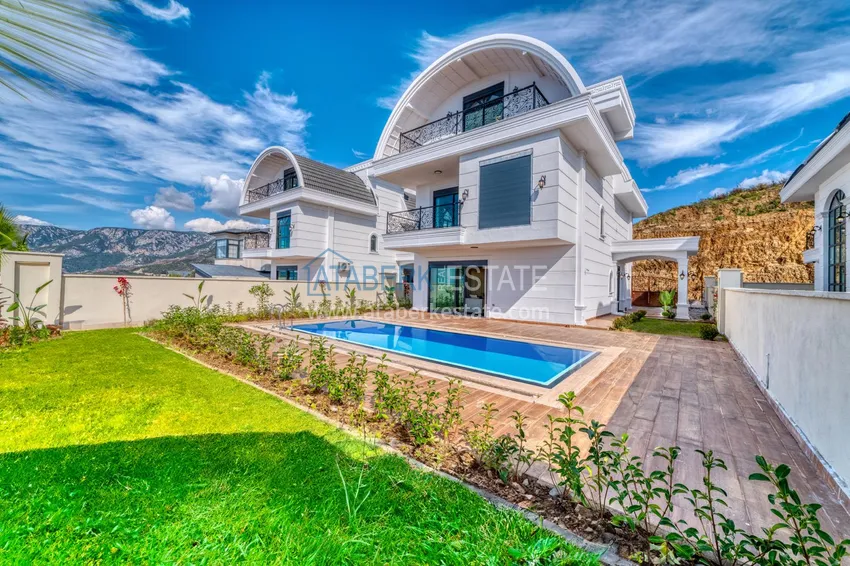 Real estate for citizenship! Detached luxury villa with stunning views in Kargicak 1