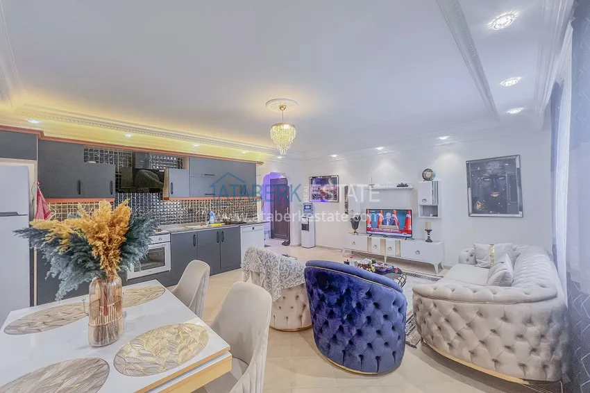 Two-bedroom apartment with new furniture and a glazed balcony in Mahmutlar 3 