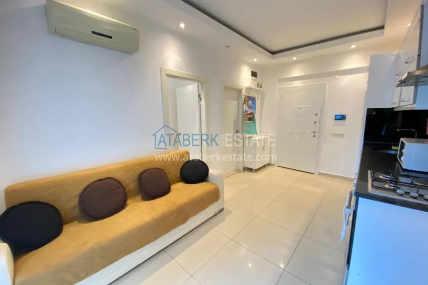 Purchase 1+1 apartment with furniture and a glazed balcony in the center of Alanya — Cleopatra beach area 2 