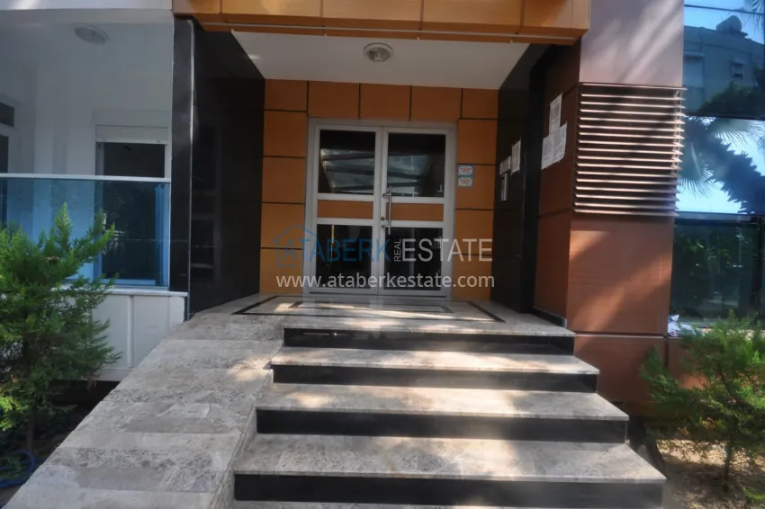 1+1 apartment with furniture and a glazed balcony in the center of Alanya — Cleopatra beach area 9 