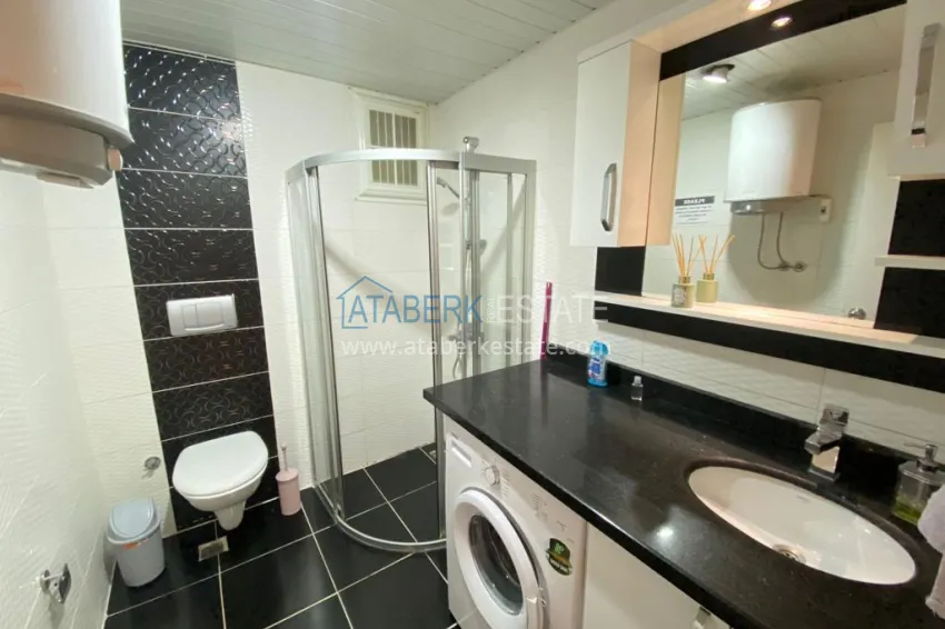 Purchase 1+1 apartment with furniture and a glazed balcony in the center of Alanya — Cleopatra beach area 5 