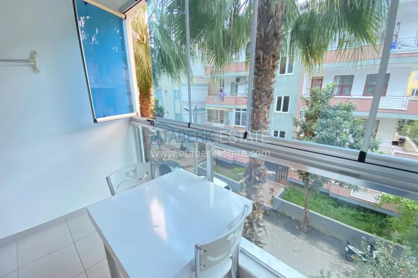 Purchase 1+1 apartment with furniture and a glazed balcony in the center of Alanya — Cleopatra beach area 6 