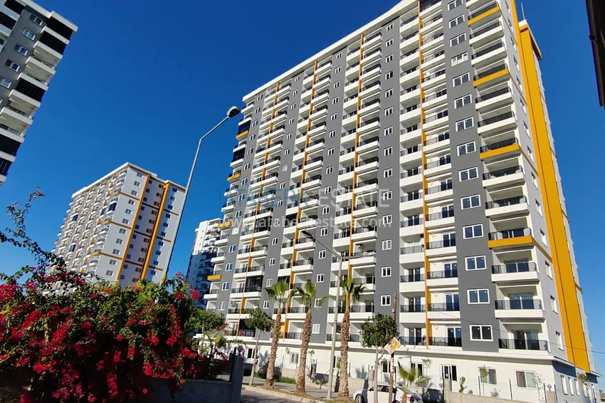 One bedroom apartment with new furniture, separate kitchen and 2 balconies in Mersin, Tomyuk 1