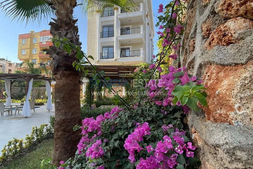 Furnished three-room apartment in a prestigious area of Alanya, Oba 10 