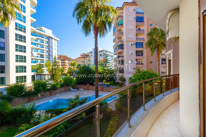 Purchase 4+1 single-level apartment with a separate kitchen in the center of Alanya, Cleopatra beach area 14