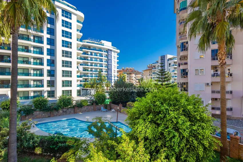 Purchase 4+1 single-level apartment with a separate kitchen in the center of Alanya, Cleopatra beach area 15