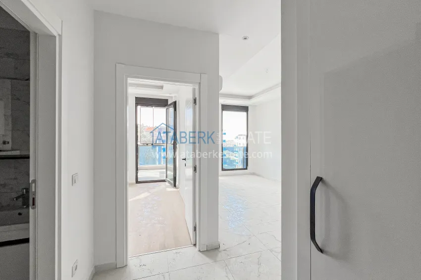 Purchase 1+1 apartment with a glazed balcony and sea view, Kargicak district — Alanya 1 