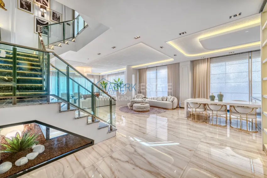 Purchase A fashionable triplex with an exclusive design in Kargicak district, Alanya 1 