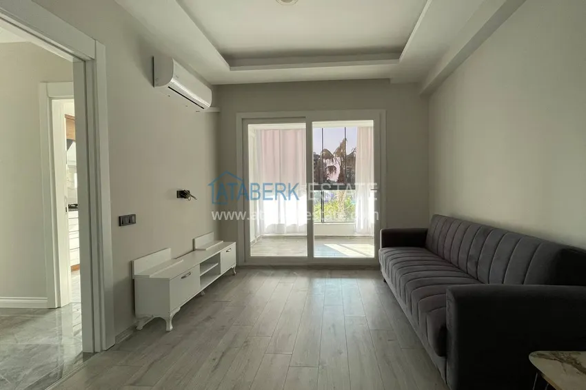 Purchase One bedroom apartment with new furniture, separate kitchen and 2 balconies in Mersin, Tomyuk 3