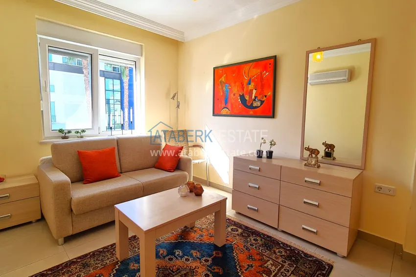 Purchase  2+1 apartment with furniture and a glazed balcony just 300 meters from the sea, Oba district - Alanya 2 
