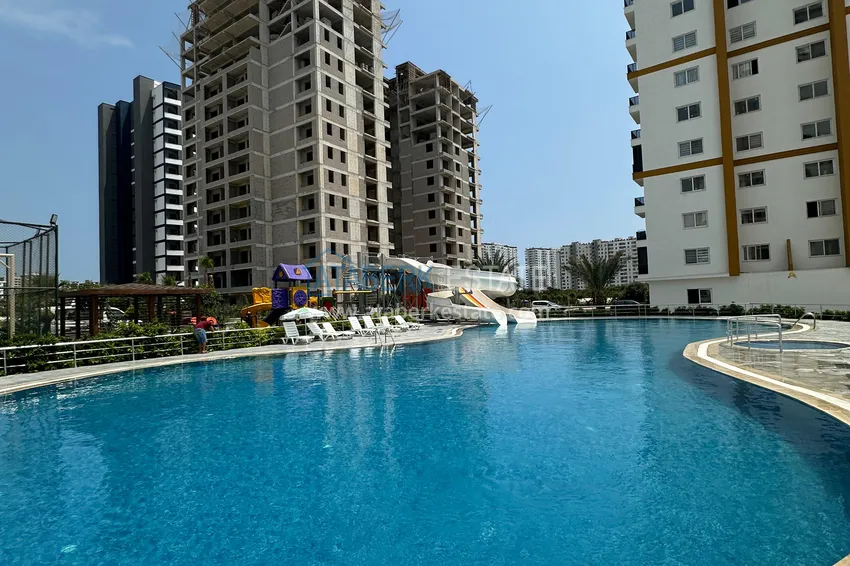 One bedroom apartment with new furniture, separate kitchen and 2 balconies in Mersin, Tomyuk 6
