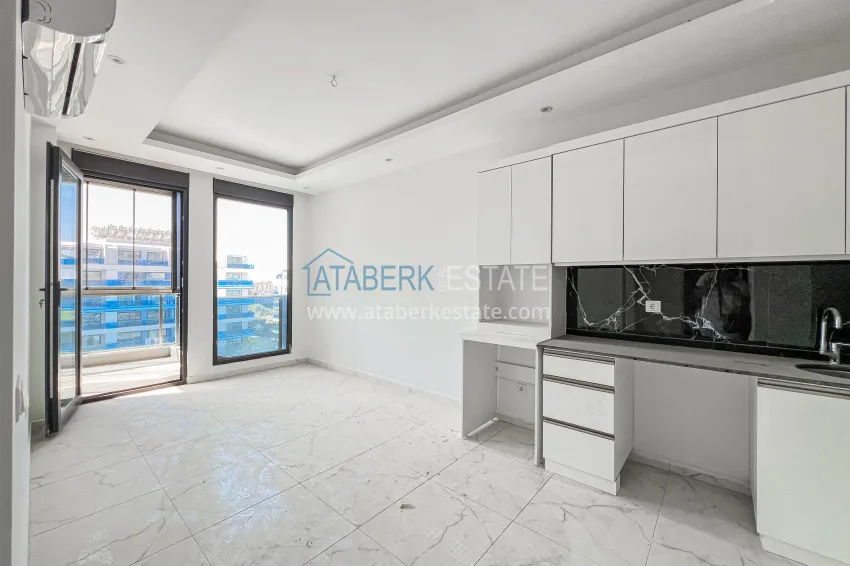 Purchase 1+1 apartment with a glazed balcony and sea view, Kargicak district — Alanya 3 