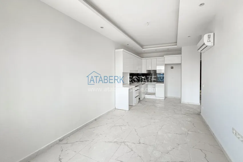 Purchase 1+1 apartment with a glazed balcony and sea view, Kargicak district — Alanya 4 