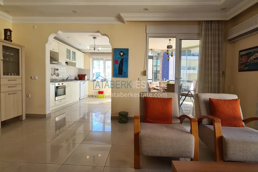 Purchase  2+1 apartment with furniture and a glazed balcony just 300 meters from the sea, Oba district - Alanya 4 