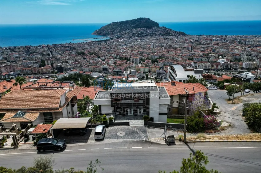 Luxury villa with panoramic views of the sea and the castle in Alanya — Kucukhasbahce district 4 