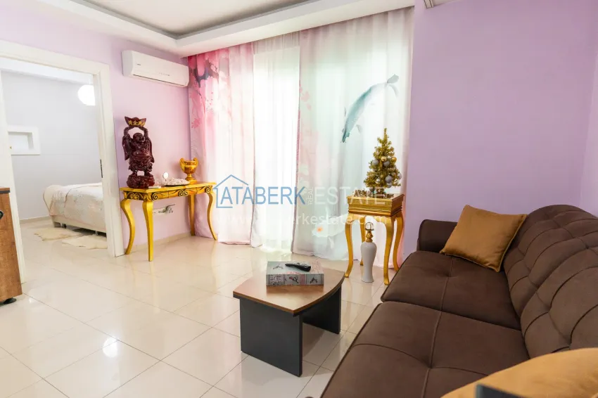 Purchase One bedroom apartment with a glazed balcony in Alanya, Oba district 4 