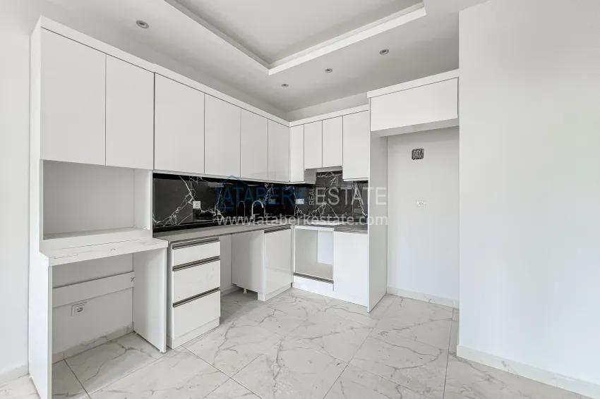 Purchase 1+1 apartment with a glazed balcony and sea view, Kargicak district — Alanya 5 