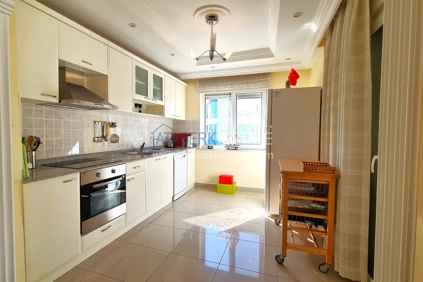 Purchase  2+1 apartment with furniture and a glazed balcony just 300 meters from the sea, Oba district - Alanya 6 