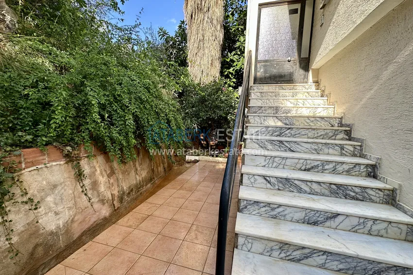 1+1 apartment with furniture, sea and marina views in Alanya — Kale district 7 