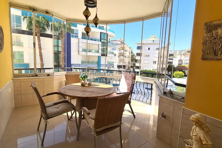 Purchase  2+1 apartment with furniture and a glazed balcony just 300 meters from the sea, Oba district - Alanya 9 